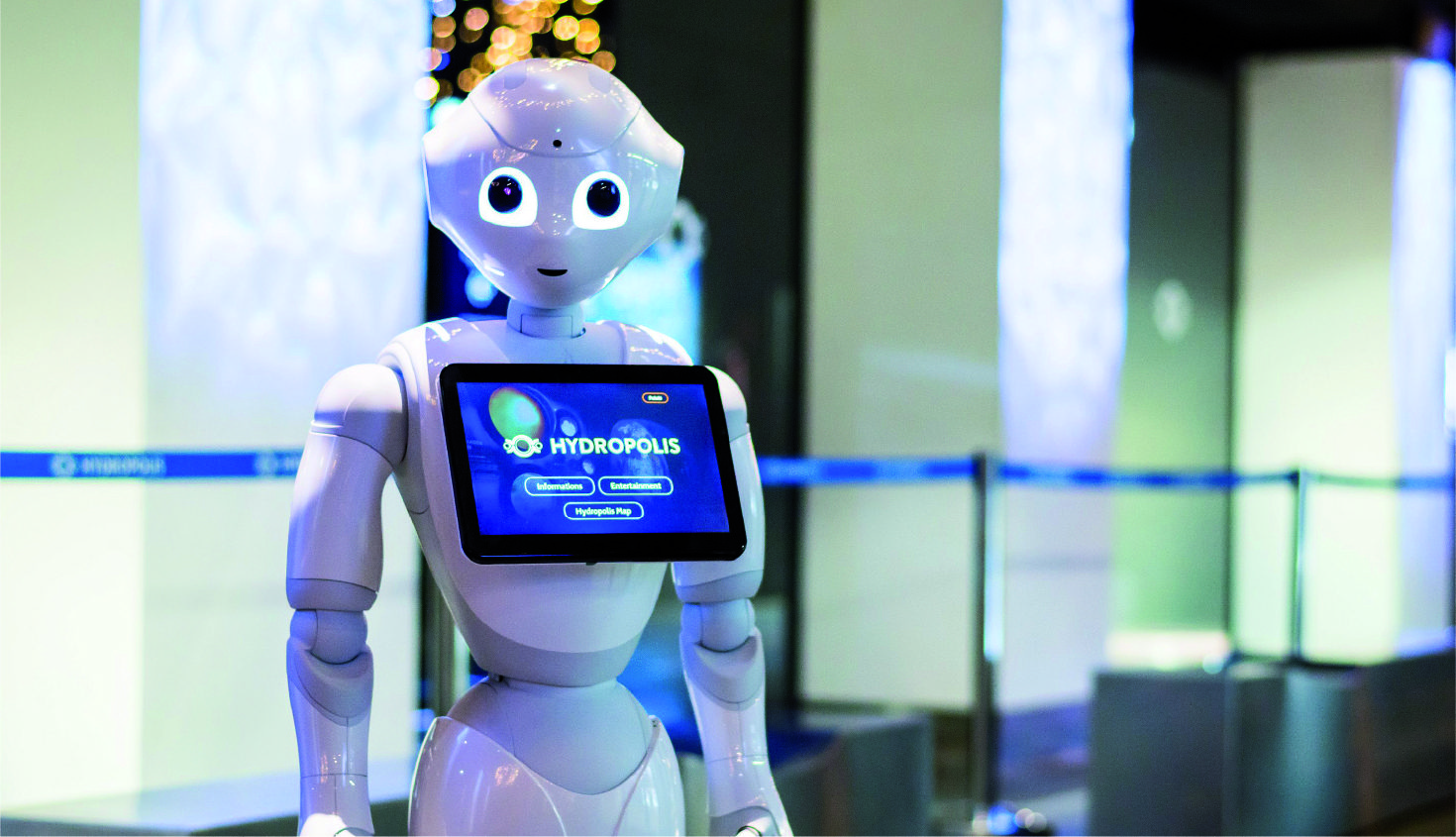 Robot Pepper udziala informacji w Hydropolis.