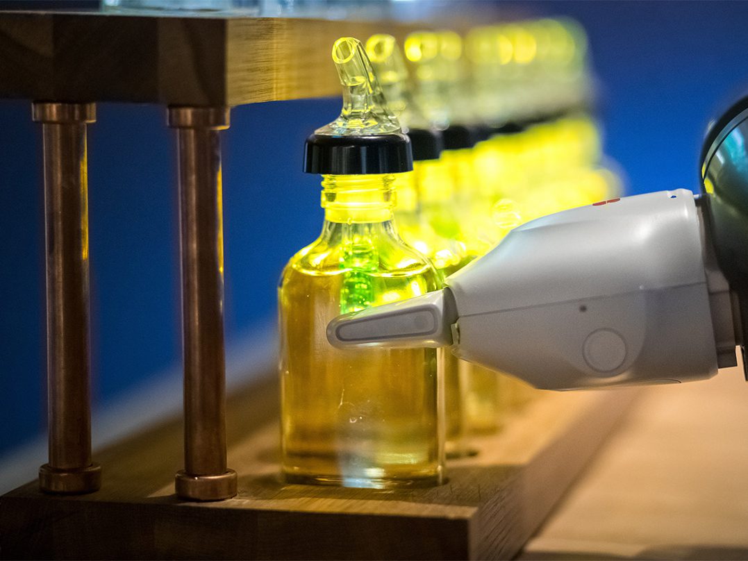 Kolekcja drinków na evencie obsługiwanym przez robota Barmana