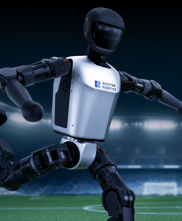 Robot kelner Lucki w kawiarni z pracownikiem